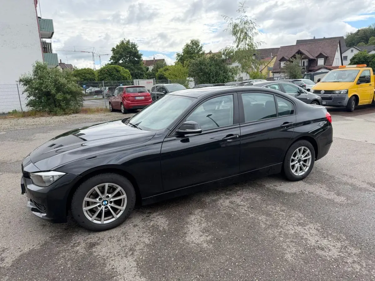 Gebraucht BMW 316 136 PS (100 kW) 2012 Schwarz Limousine
