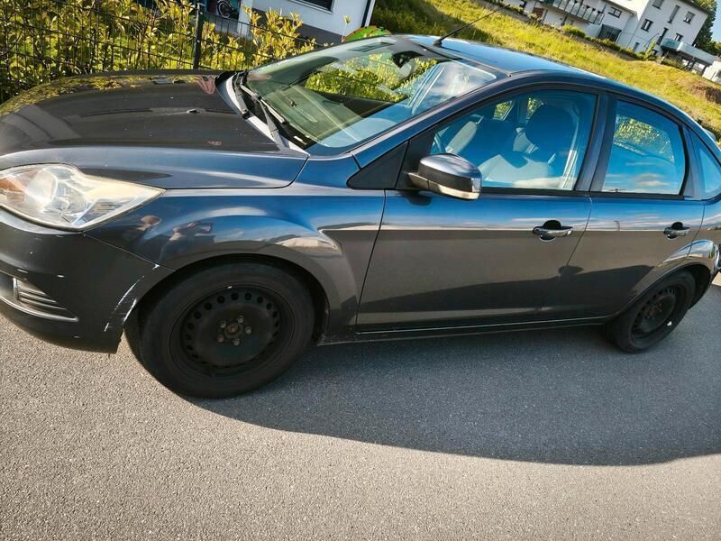 Grau Gebraucht 2011 Ford Focus Limousine | 1.100 € (Superpreis) - Bild 1/4