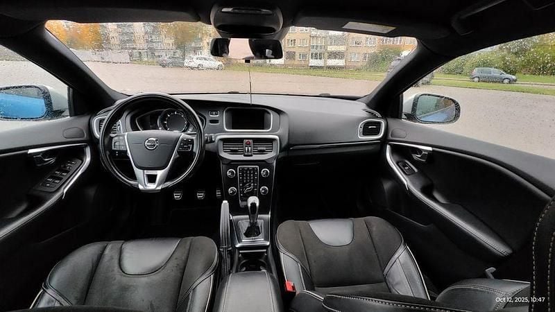 Gebraucht Volvo V40 R-Design 120 PS (88 kW) 2017 Blau Limousine