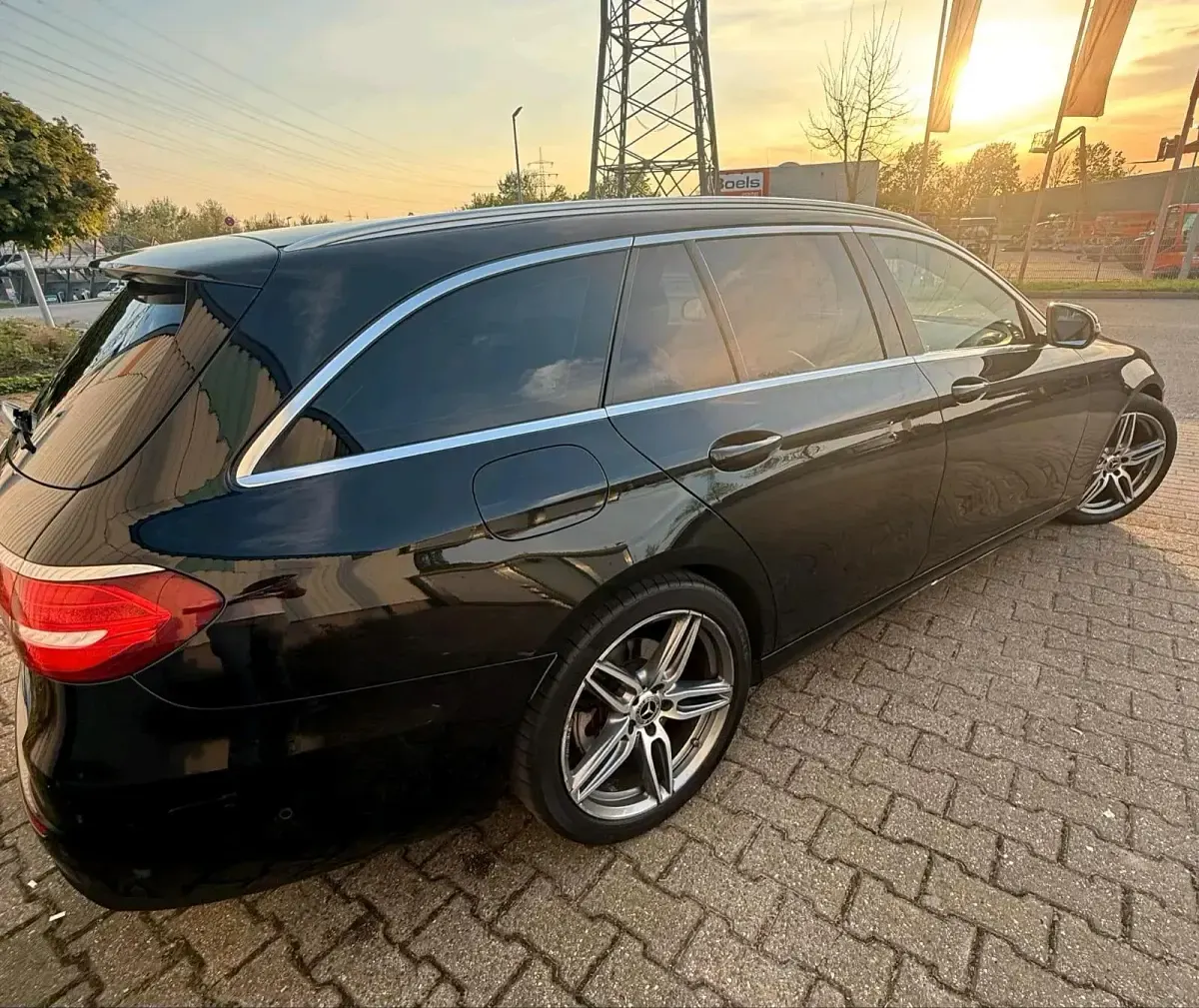Gebraucht Mercedes E220 AMG line 194 PS (142 kW) 2018 Schwarz Kombi