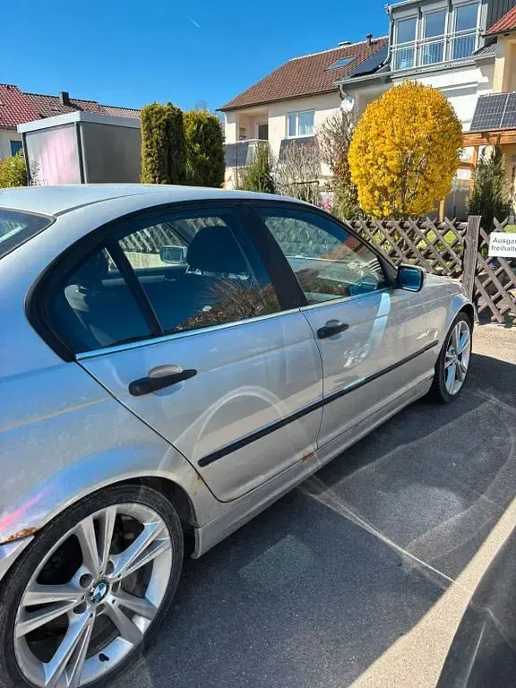 Gebraucht BMW 320 136 PS (100 kW) 2010 Grau Limousine