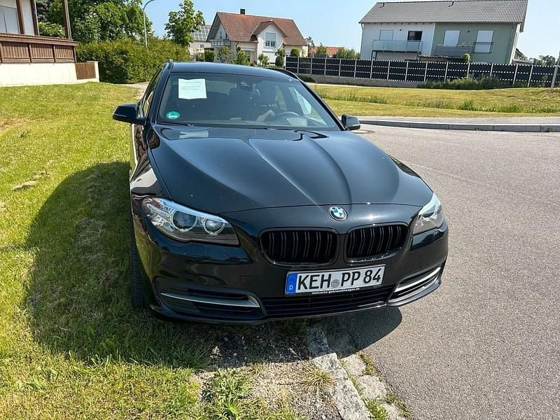 Schwarz Gebraucht 2017 BMW 520 Kombi | 11.900 € (Superpreis) - Bild 1/4