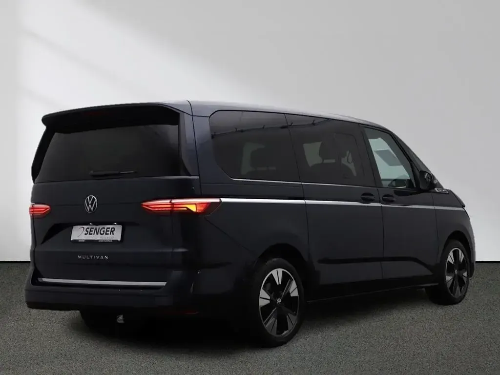 Gebraucht VW Multivan Style 150 PS (110 kW) 2026 Blau Van / Kleinbus