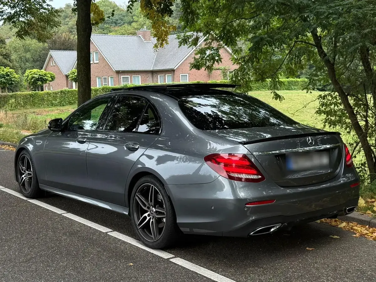 Second-hand Mercedes E220 AMG 194 CP (142 kW) 2018 Argintiu Berlinǎ