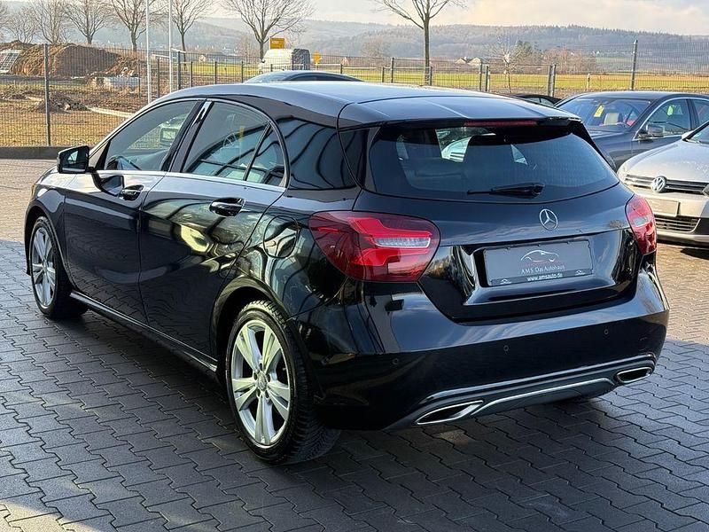 Gebraucht Mercedes A180 122 PS (89 kW) 2016 Schwarz Limousine