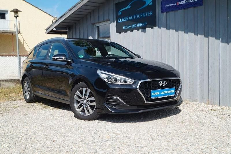 Schwarz Gebraucht 2018 Hyundai i30 Passion Kombi | 11.450 € (Fairer Preis) - Bild 1/4