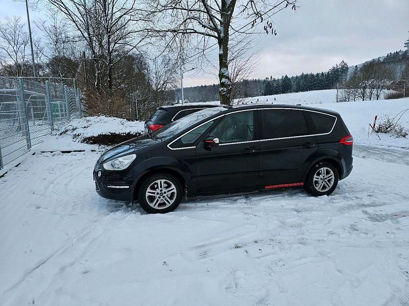 Second-hand Ford S-MAX S 140 CP (102 kW) 2014 Negru Monovolum