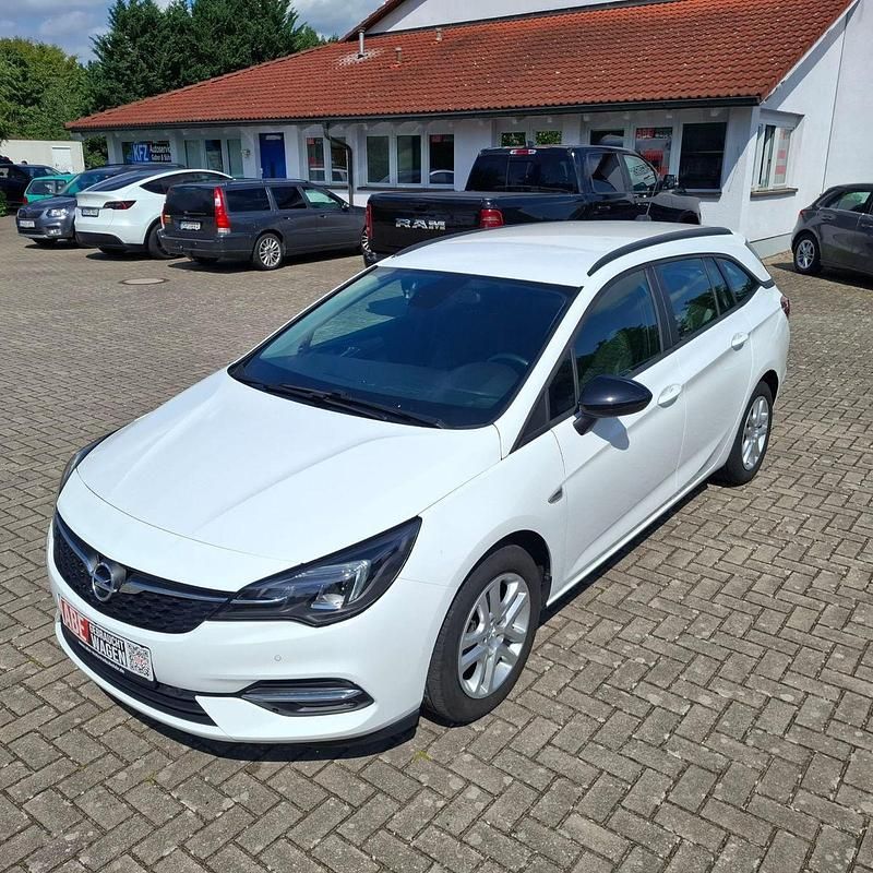 Schneeweiss/summitwhite/arctic Gebraucht 2022 Opel Astra Business Edition Kombi | 12.500 € (Guter Preis) - Bild 1/4