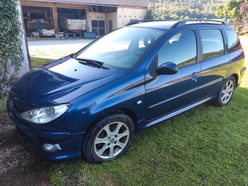 Blau Gebraucht 2004 Peugeot 206 Tendance Limousine | 600 € (Guter Preis) - Bild 1/4