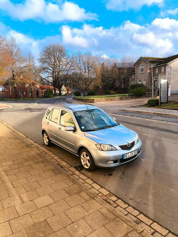 Blau Gebraucht 2003 Mazda 2 Kleinwagen | 1.350 € (Guter Preis) - Bild 1/4