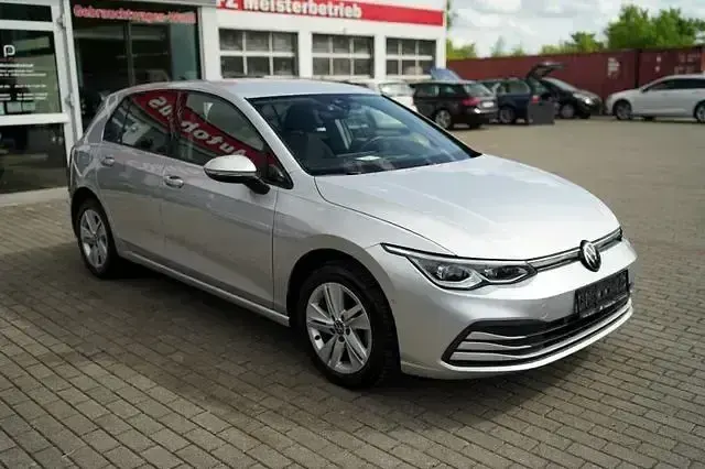 Gebraucht VW Golf VIII Life 150 PS (110 kW) 2023 Reflexsilber Limousine