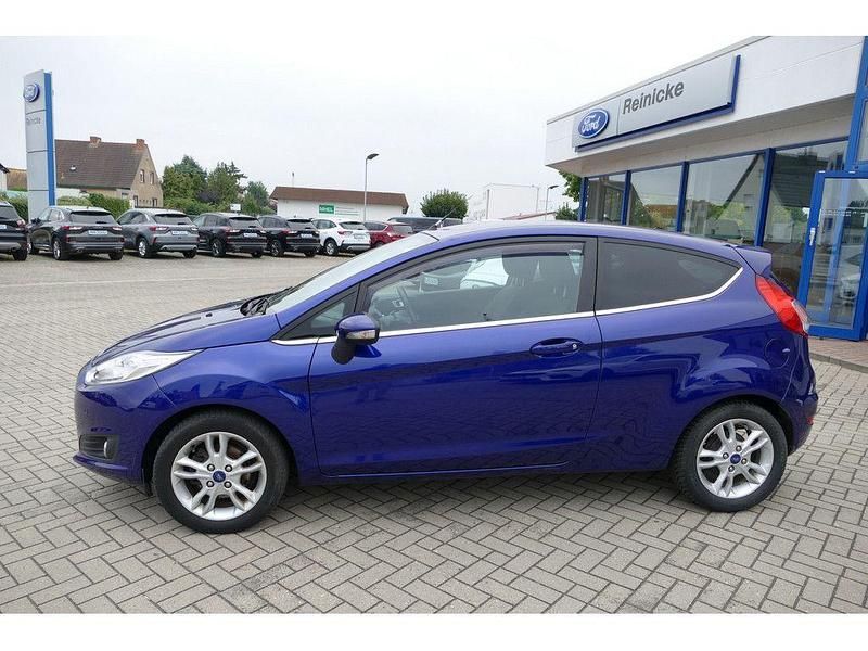 Gebraucht Ford Fiesta Titanium 95 PS (69 kW) 2016 Blau Kleinwagen