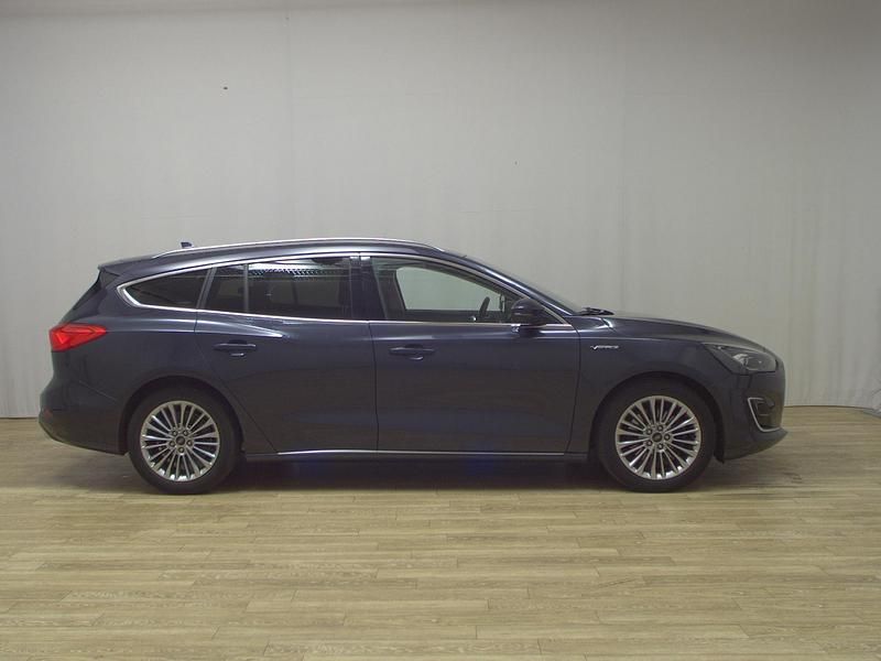 Pantherblau metallic Gebraucht 2021 Ford Focus Vignale Kombi | 13.980 € (Superpreis) - Bild 1/4