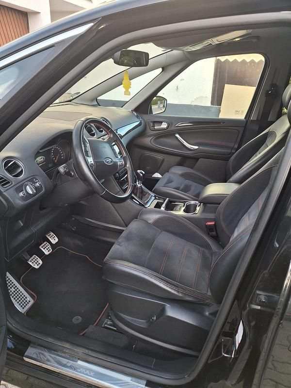 Second-hand Ford S-MAX S 240 CP (176 kW) 2012 Negru Monovolum