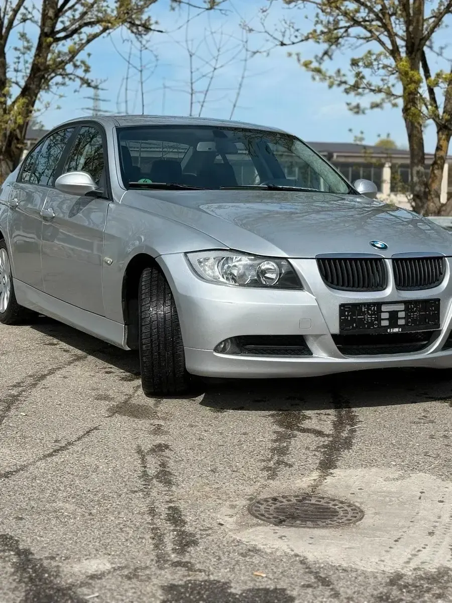 Gebraucht BMW 318 147 PS (108 kW) 2007 Grau Limousine