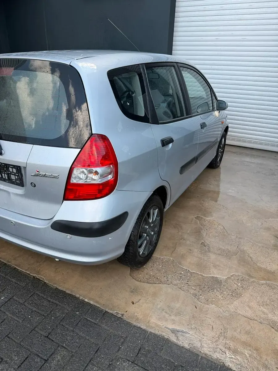 Usata Honda Jazz 82 CV (60 kW) 2002 Argento Utilitaria