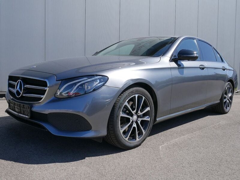 Grau Gebraucht 2017 Mercedes E200 Avantgarde Limousine | 23.550 € (Guter Preis) - Bild 1/4
