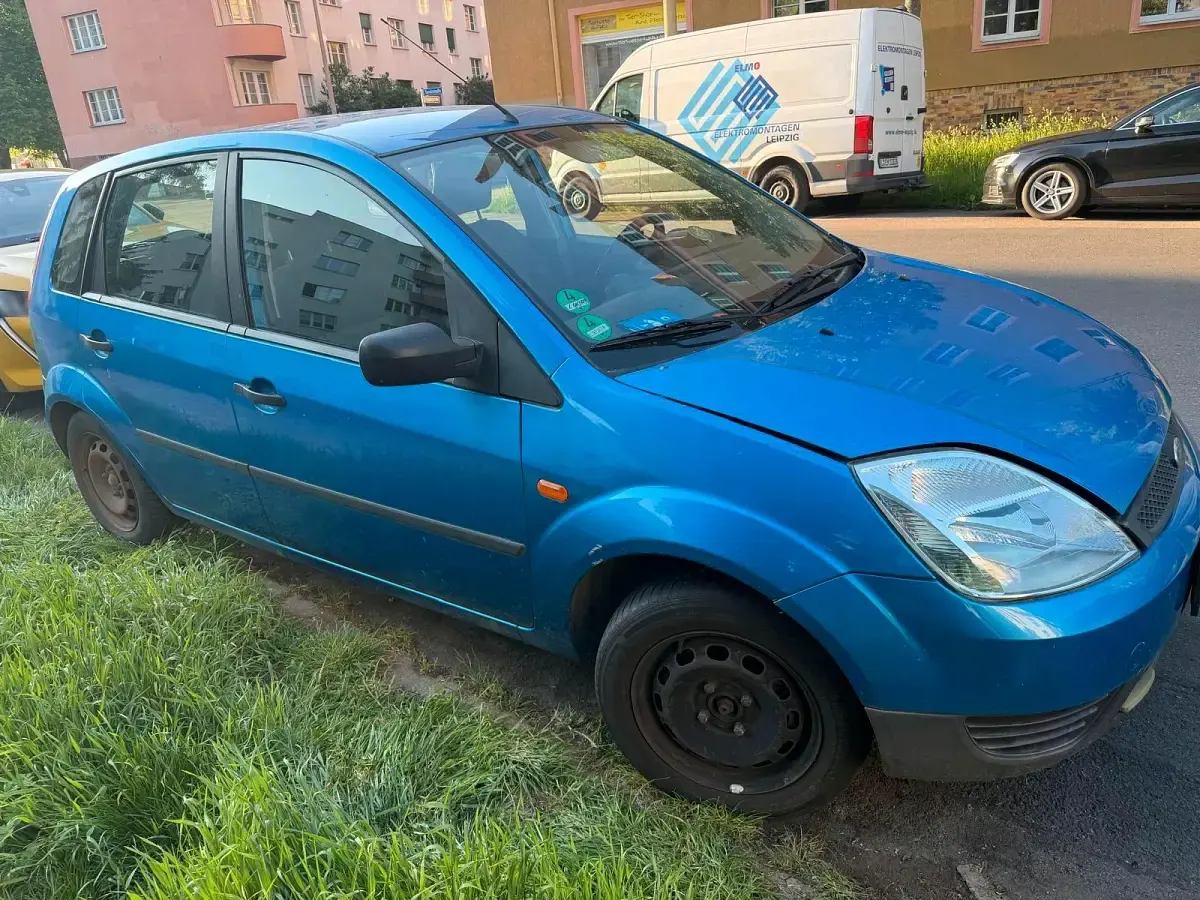 Gebraucht Ford Fiesta 60 PS (44 kW) 2004 Blau Kleinwagen