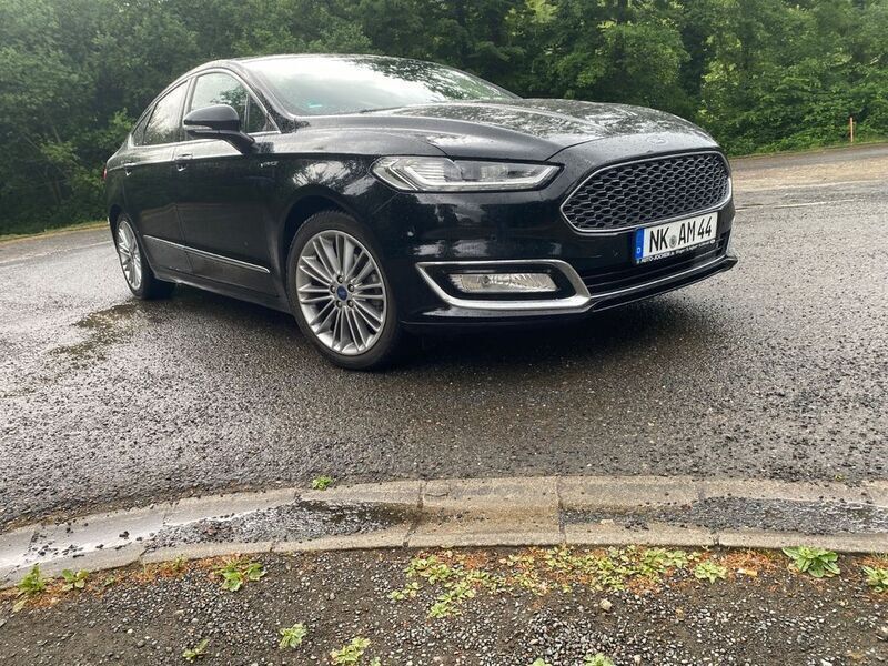 Schwarz Gebraucht 2016 Ford Mondeo Vignale Limousine | 16.999 € (Etwas zu teuer) - Bild 1/4