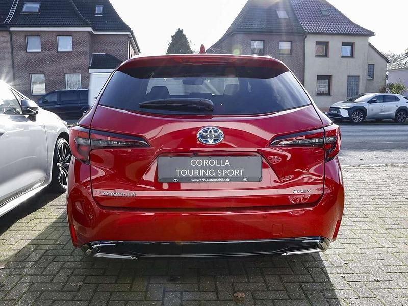 Neu Toyota Corolla 178 PS (130 kW) 2025 Karminarot Kombi