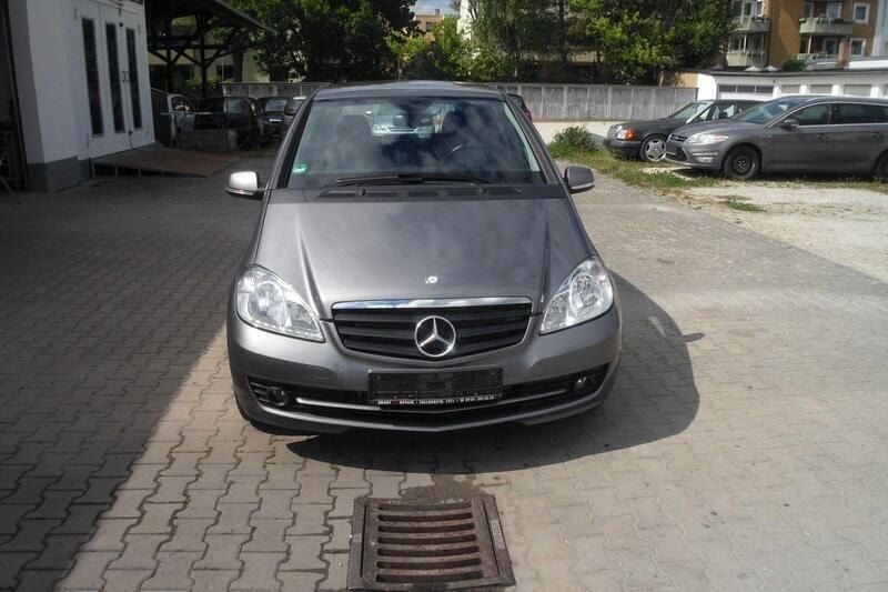Grau Gebraucht 2012 Mercedes A160 Kleinwagen | 7.450 € (Fairer Preis) - Bild 1/4