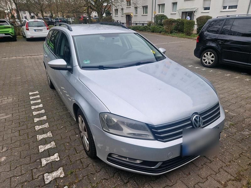Gebraucht VW Passat 140 PS (102 kW) 2012 Grau Limousine