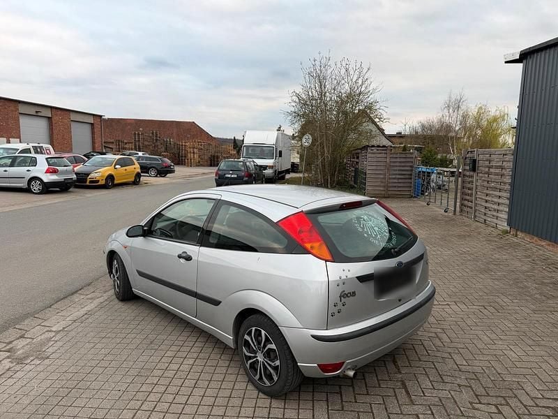 Second-hand Ford Focus 75 CP (55 kW) 2004 Gri Hatchback