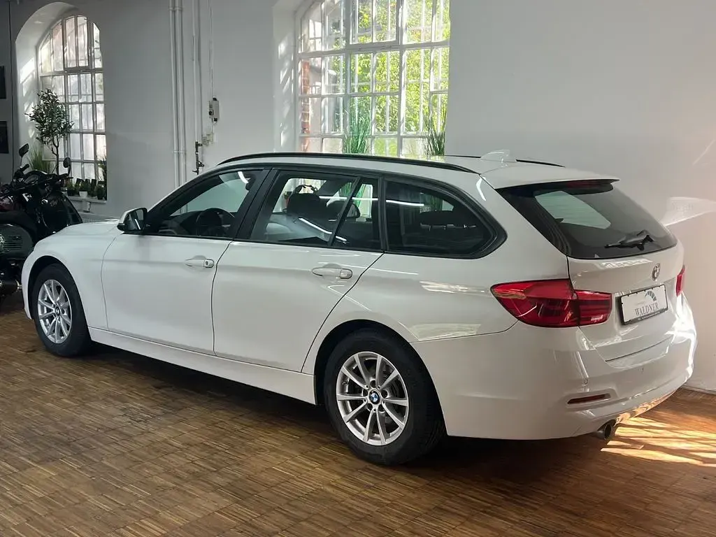 Gebraucht BMW 318 Advantage 150 PS (110 kW) 2019 Weiß Limousine