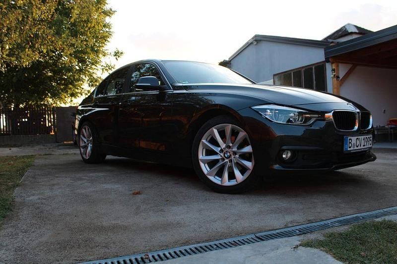 Braun Gebraucht 2017 BMW 318 Limousine | 13.499 € (Guter Preis) - Bild 1/4