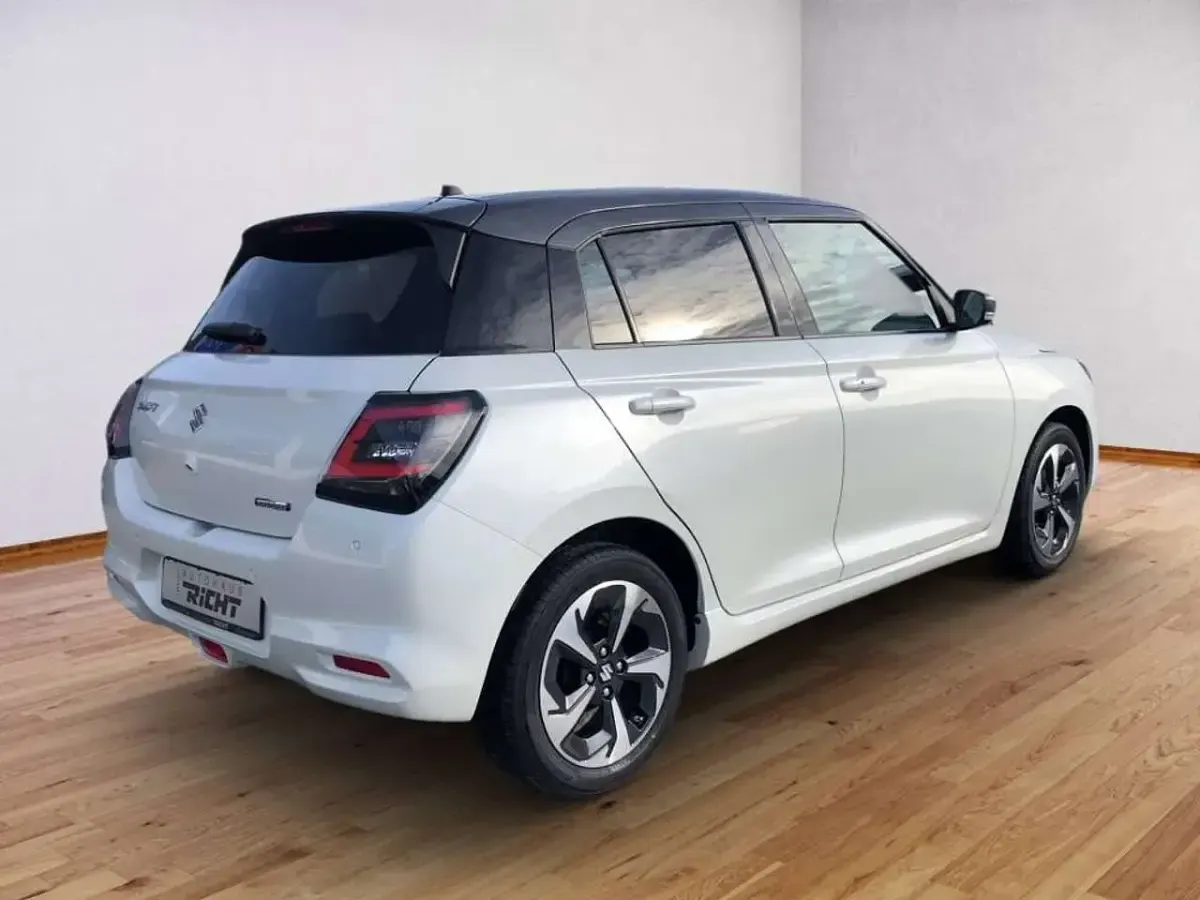 Neu Suzuki Swift Comfort+ 83 PS (61 kW) 2026 Pure white pearl/mineral grey Kleinwagen