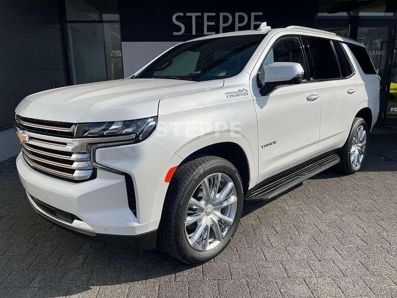 Iridescent white Neu 2025 Chevrolet Tahoe SUV | 77.800 € - Bild 1/4
