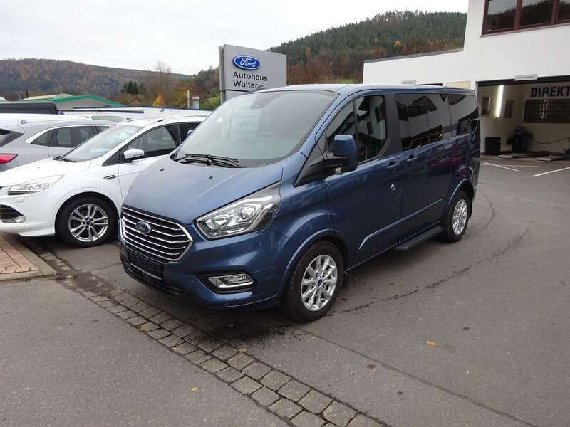 Chromablau metallic Gebraucht 2023 Ford Tourneo Custom Titanium Van | 40.900 € (Superpreis) - Bild 1/4