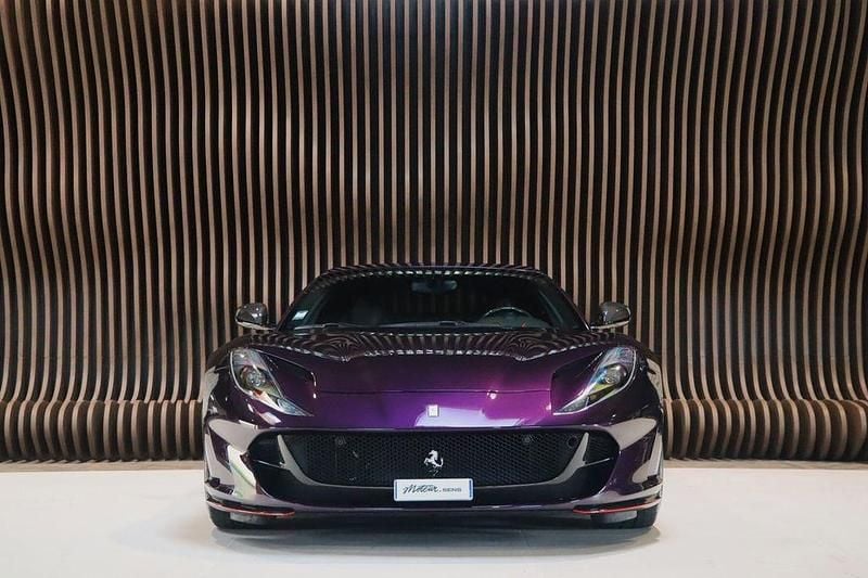 Gebraucht Ferrari 812 799 PS (587 kW) 2018 Violett Coupé