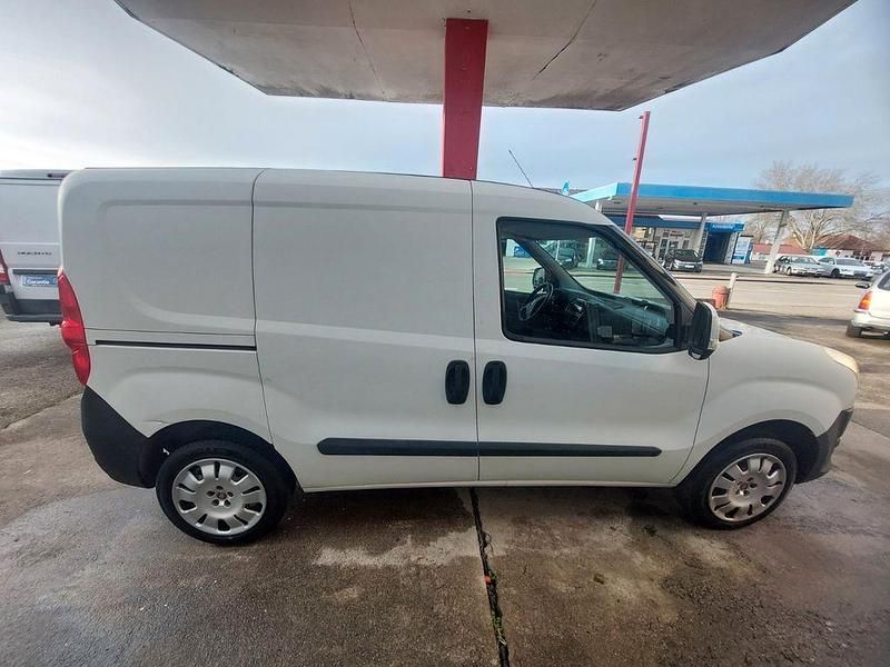 Gebraucht Fiat Doblò 95 PS (69 kW) 2015 Weiß Van / Kleinbus