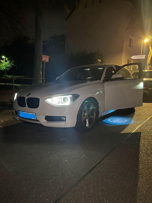 Weiß Gebraucht 2014 BMW 118 Comfort Edition Kleinwagen | 7.000 € (Guter Preis) - Bild 1/4