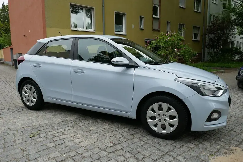 Gebraucht Hyundai i20 Select 75 PS (55 kW) 2019 Clean slate Kleinwagen