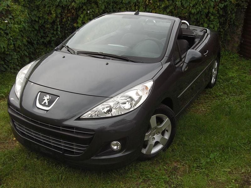 Grau Gebraucht 2010 Peugeot 207 CC Cabrio | 8.900 € (Teuer) - Bild 1/4