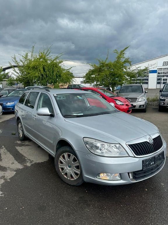 Silber Gebraucht 2009 Skoda Octavia Ambiente Kombi | 1.650 € (Guter Preis) - Bild 1/4