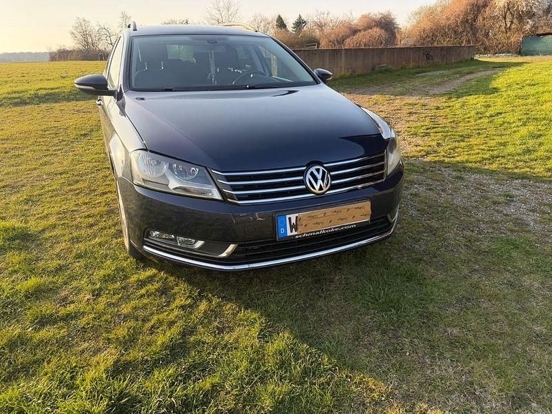 Gebraucht VW Passat Comfortline 140 PS (102 kW) 2012 Blau Limousine