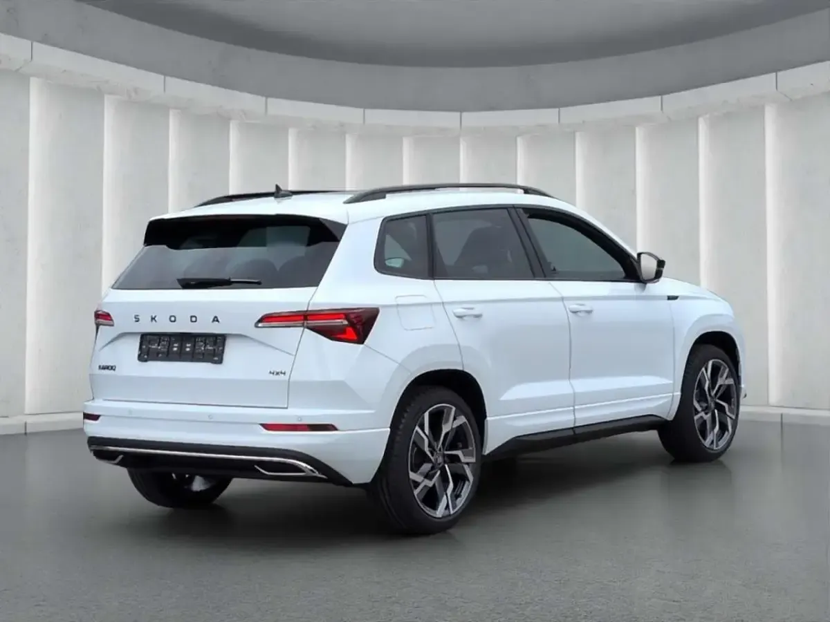 Neu Skoda Karoq SportLine 190 PS (139 kW) 2026 Moonweiss metallic SUV