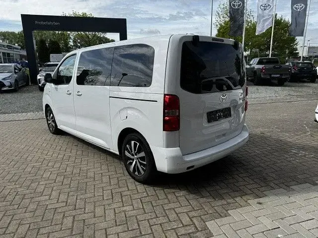 Gebraucht Toyota Proace Verso 177 PS (130 kW) 2025 Ice white Kombi