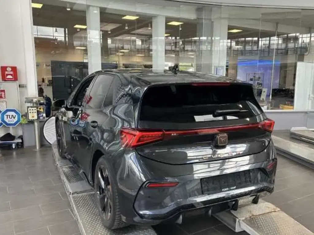 Gebraucht Cupra Born 150 kW (204 PS) 2024 Grau Kleinwagen
