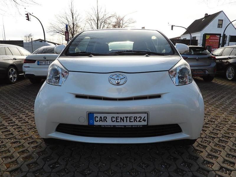 Gebraucht Toyota iQ Basis 68 PS (50 kW) 2009 Weiß Kleinwagen