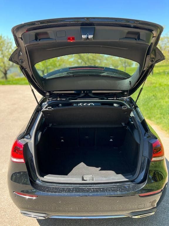 Second-hand Mercedes A200 163 CP (119 kW) 2018 Negru Berlinǎ