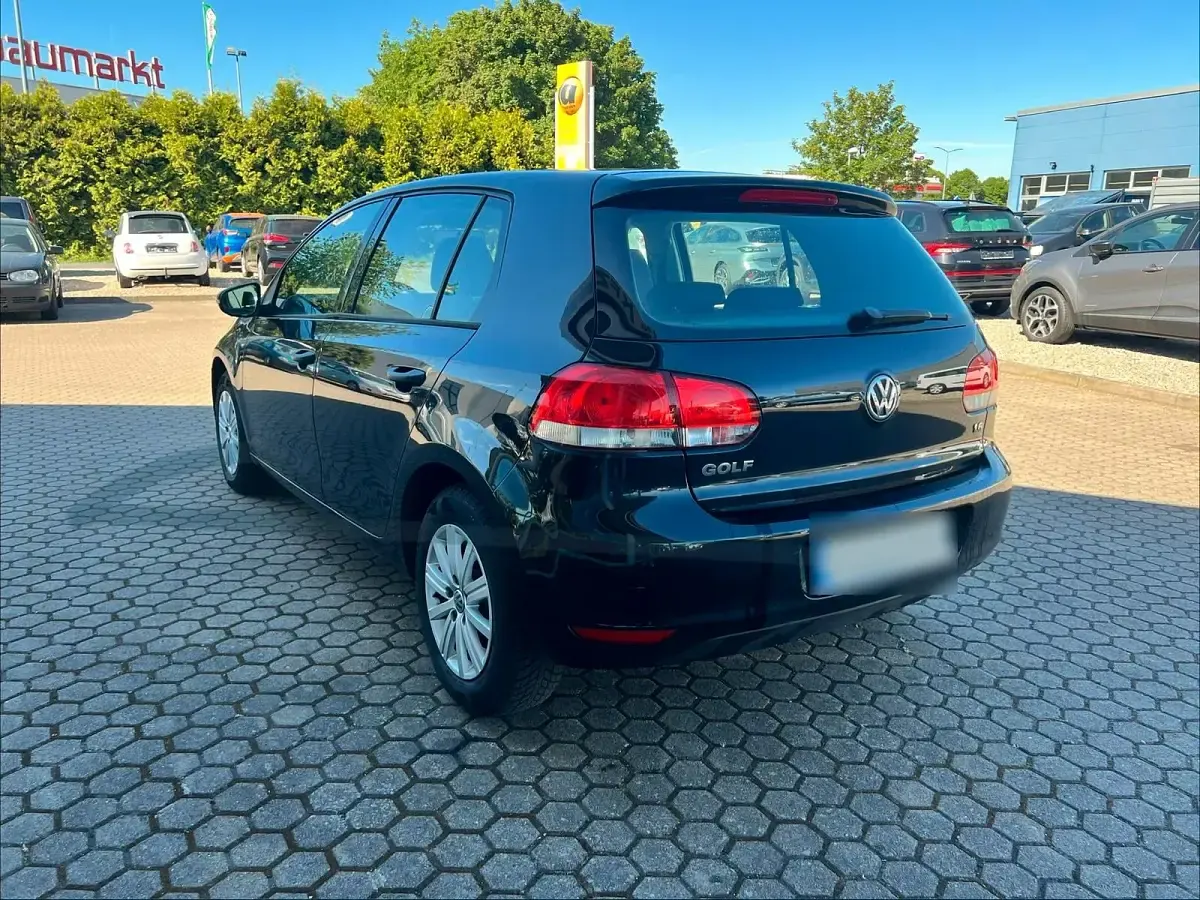 Gebraucht VW Golf VI 105 PS (77 kW) 2012 Schwarz Kleinwagen
