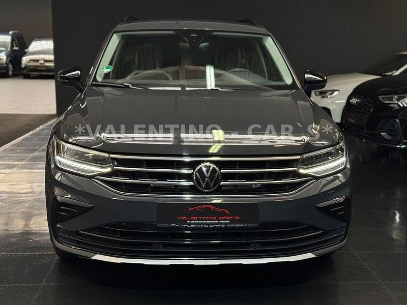 Gebraucht VW Tiguan Sport 150 PS (110 kW) 2023 Grau SUV