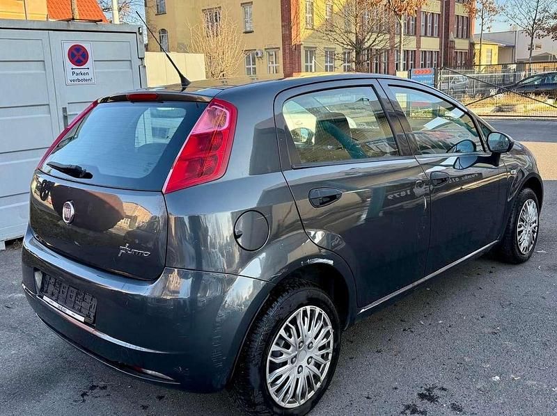 Gebraucht Fiat Grande Punto 77 PS (56 kW) 2012 Grau Kleinwagen