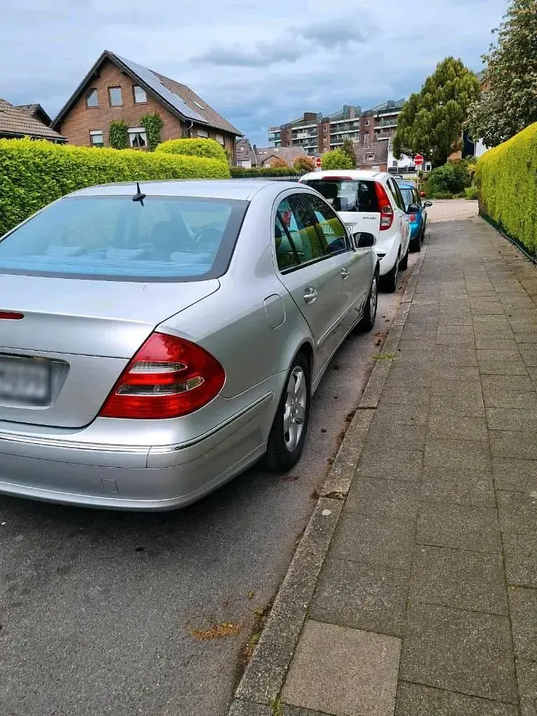 Gebraucht Mercedes E320 228 PS (167 kW) 2003 Silber Limousine