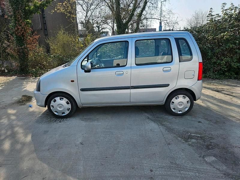 Gebraucht Opel Agila 60 PS (44 kW) 2004 Silber Van / Kleinbus
