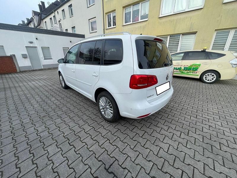 Gebraucht VW Touran Cup 150 PS (110 kW) 2014 Weiß Van / Kleinbus